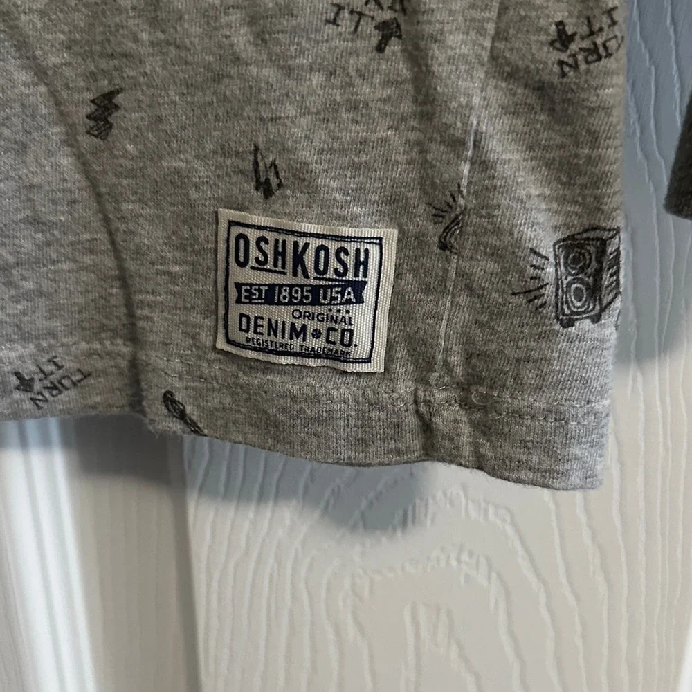 Oshkosh B’gosh Gray Graphic Hoodie Boy’s size 8